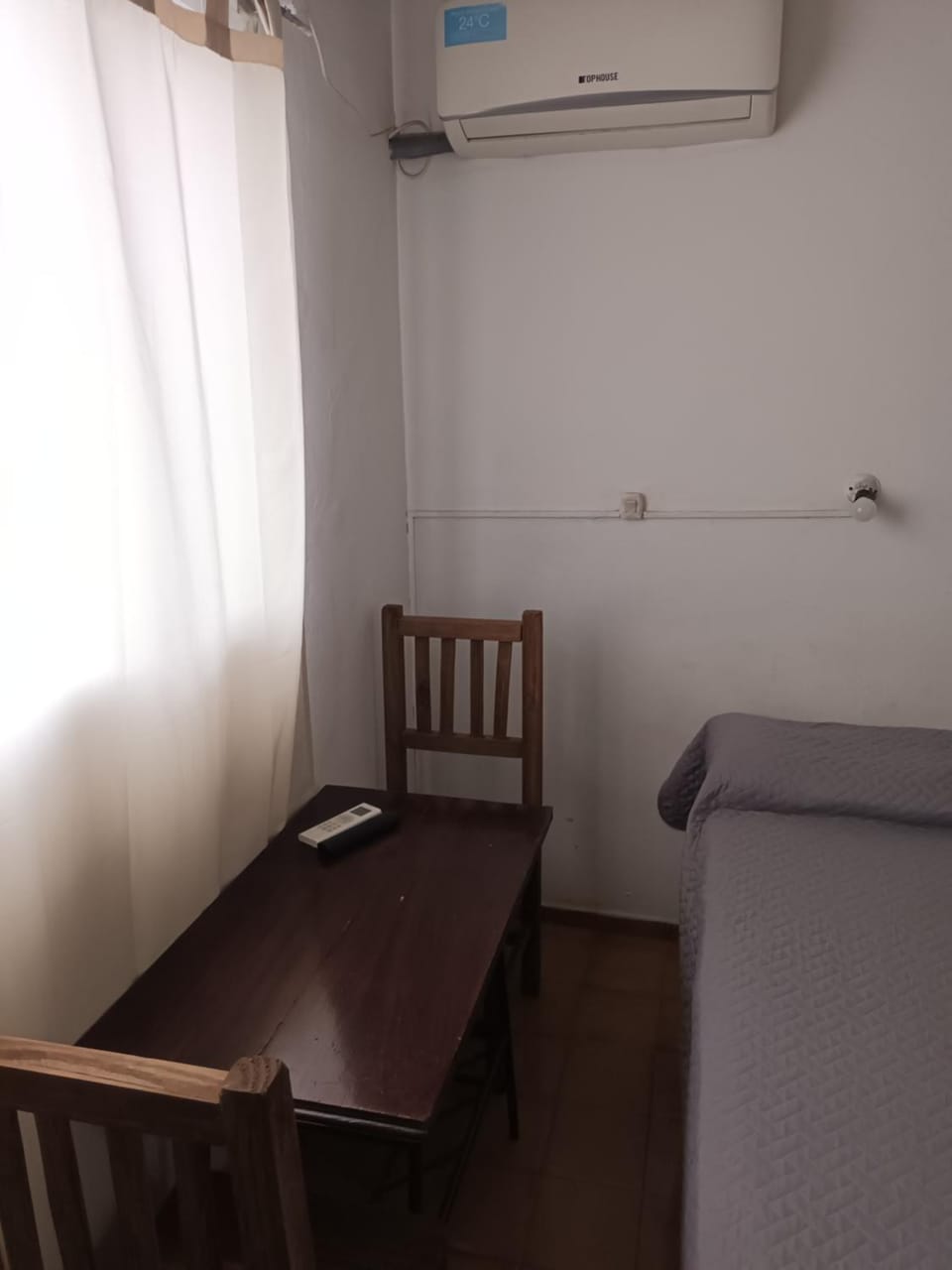Bed, air conditioner