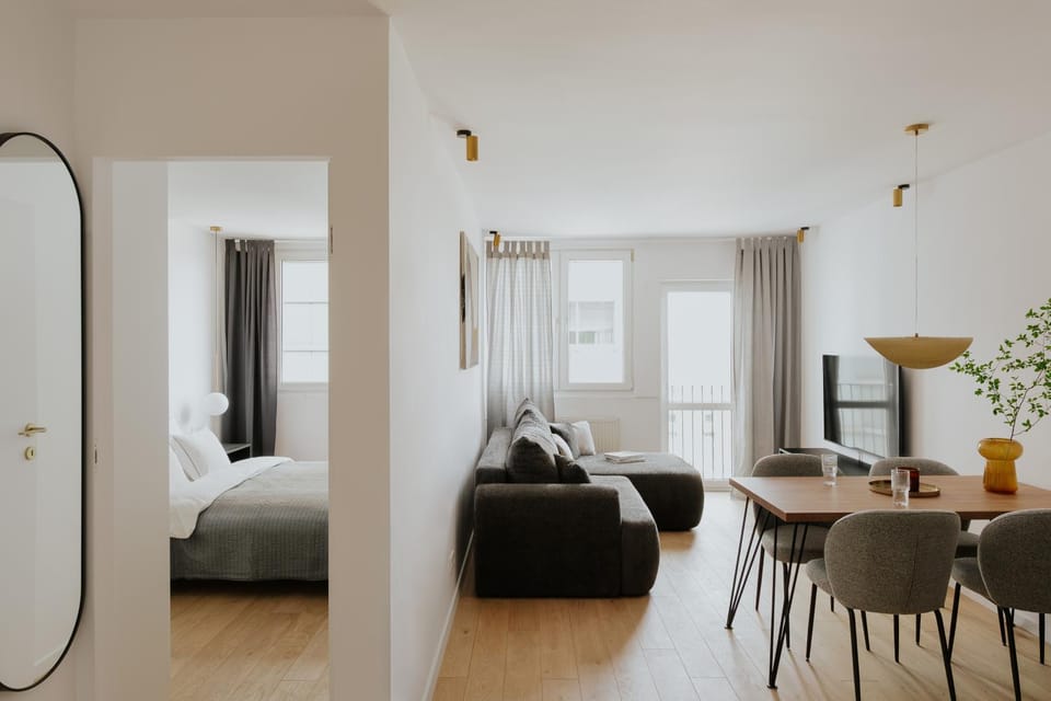 TV and multimedia, Living room, Seating area, Dining area, Bedroom