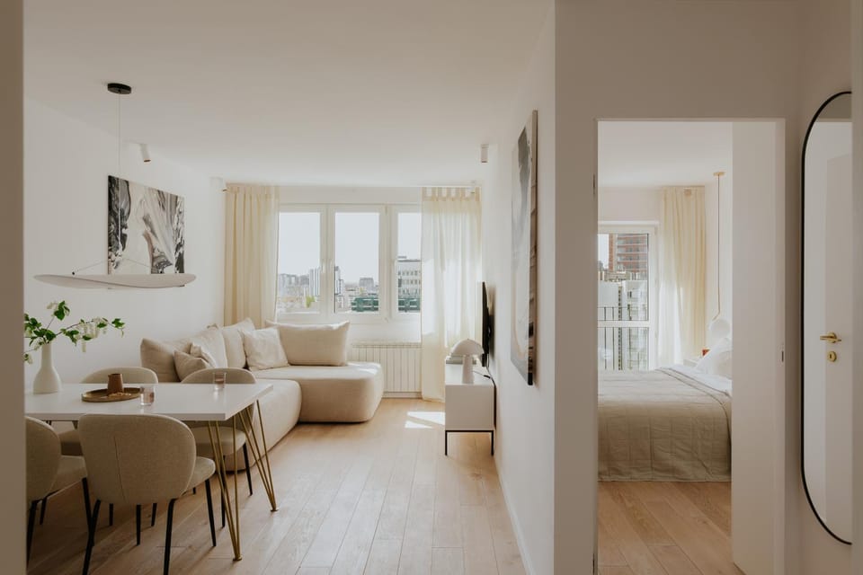 Bed, TV and multimedia, Living room, Photo of the whole room, Seating area, Dining area, Bedroom