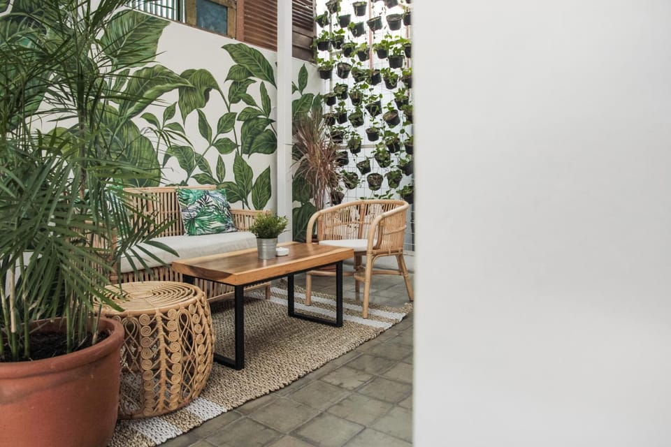 Restaurant/places to eat, Dining area