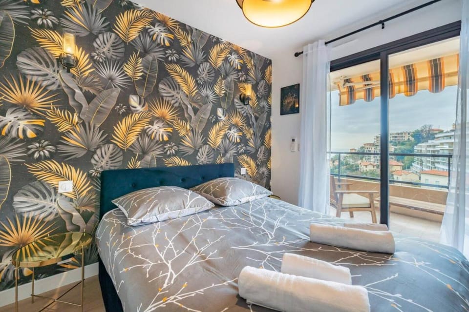 Monte Carlo Monaco Border, Swimming Pool, Parking, See View, Terrace Apartment in Roquebrune-Cap-Martin