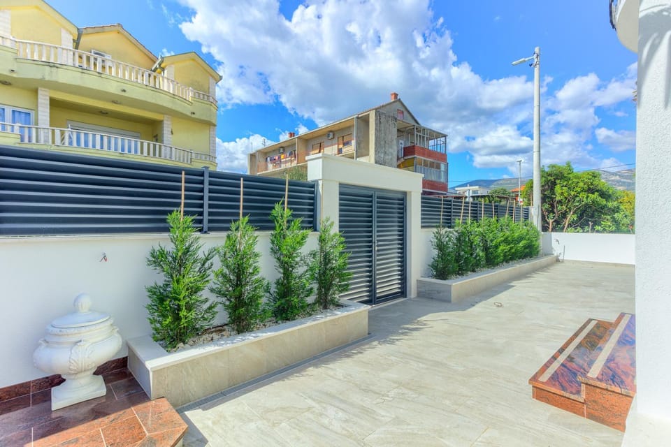 Property building, View (from property/room)