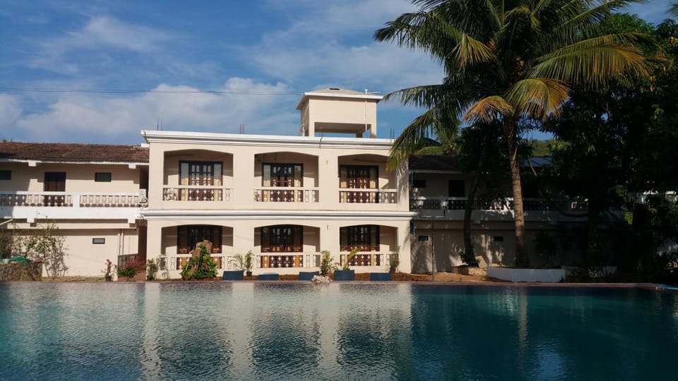 Property building, Day, Swimming pool, Swimming pool