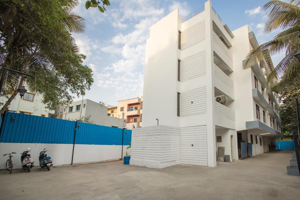 Property building, Nearby landmark, Neighbourhood