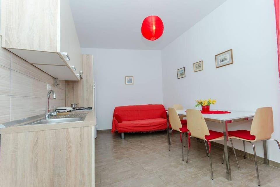 Kitchen or kitchenette, Seating area