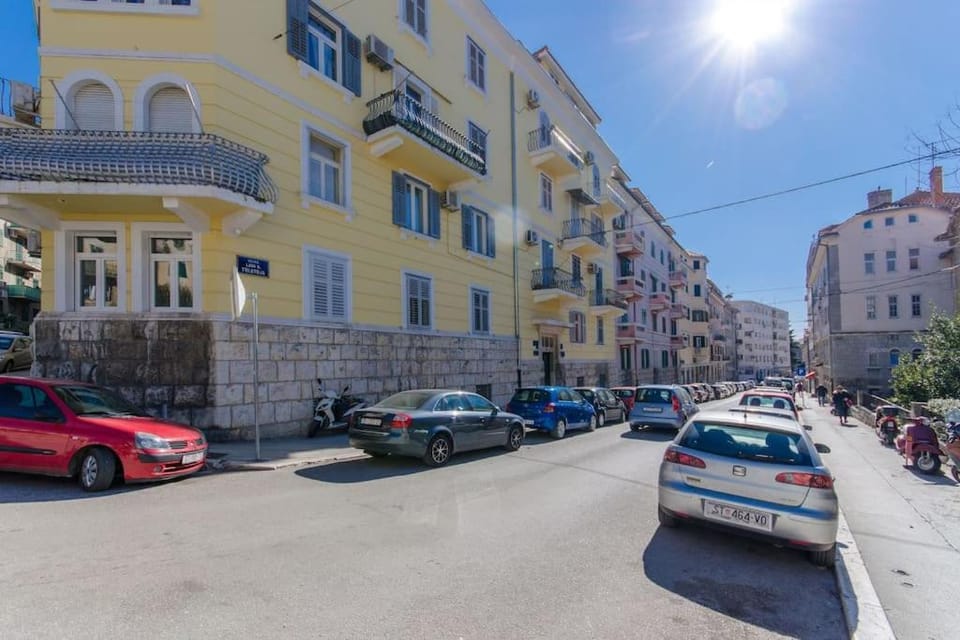 Property building, Neighbourhood, City view, Street view, Location