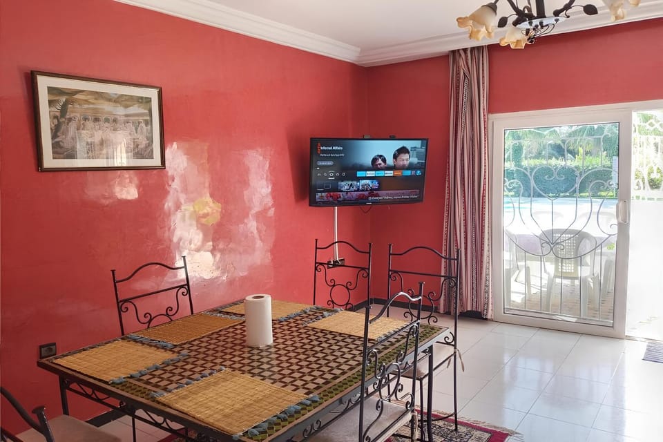 Communal lounge/ TV room, TV and multimedia, Dining area
