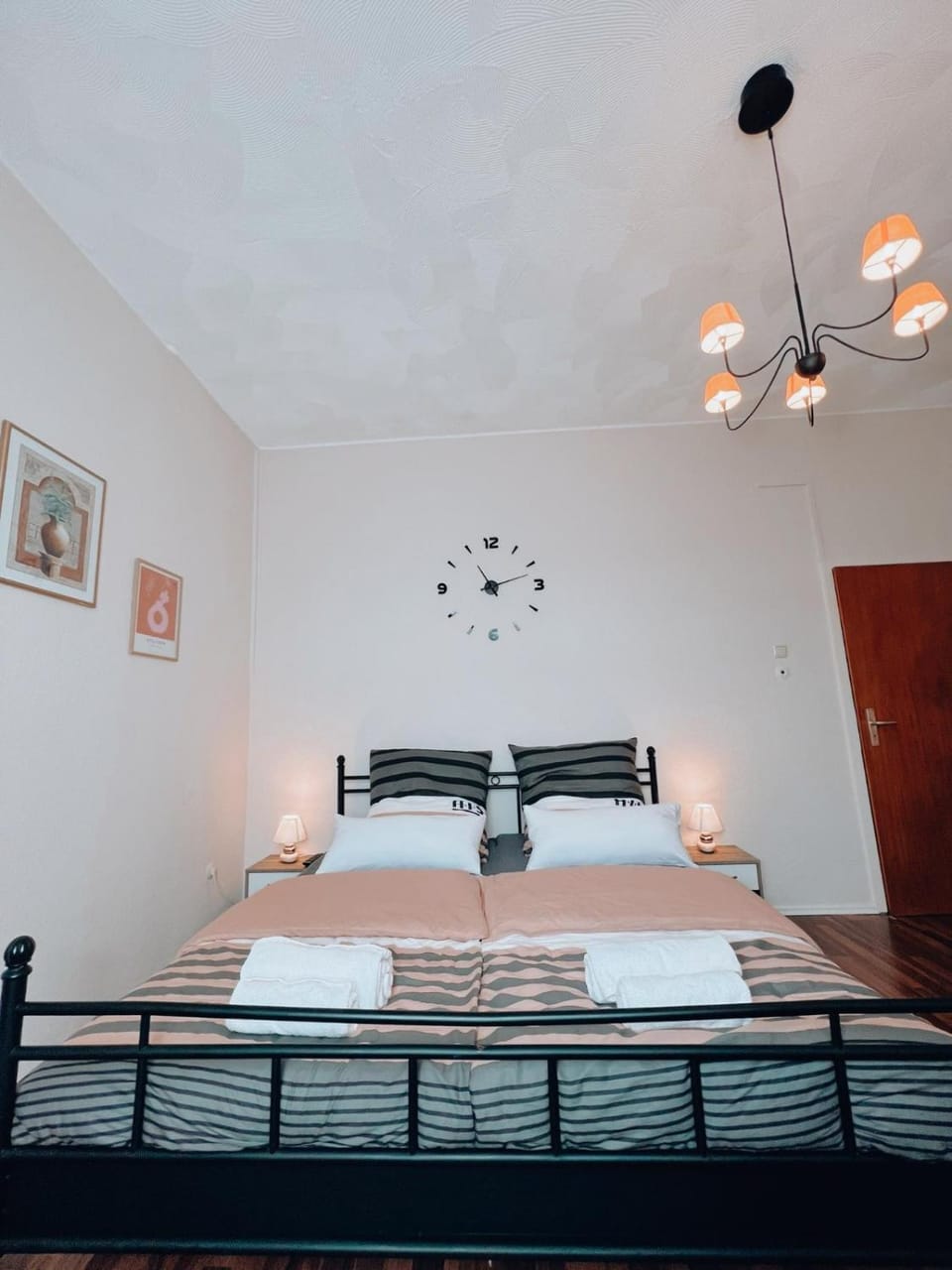 Bed, Photo of the whole room, Bedroom, internet, towels