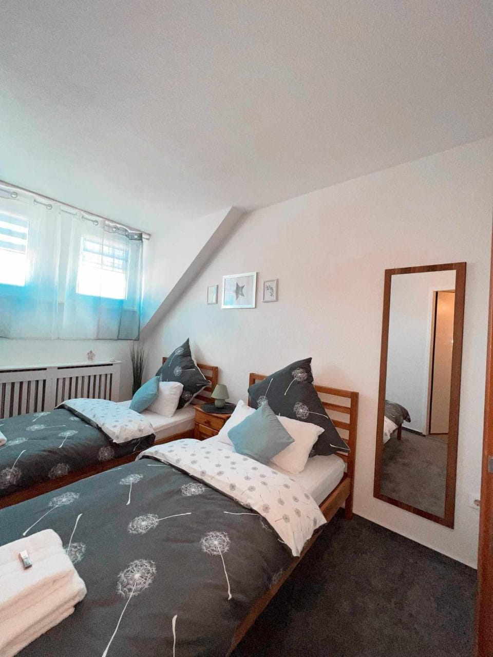 Bed, Photo of the whole room, Bedroom, Drinks, towels