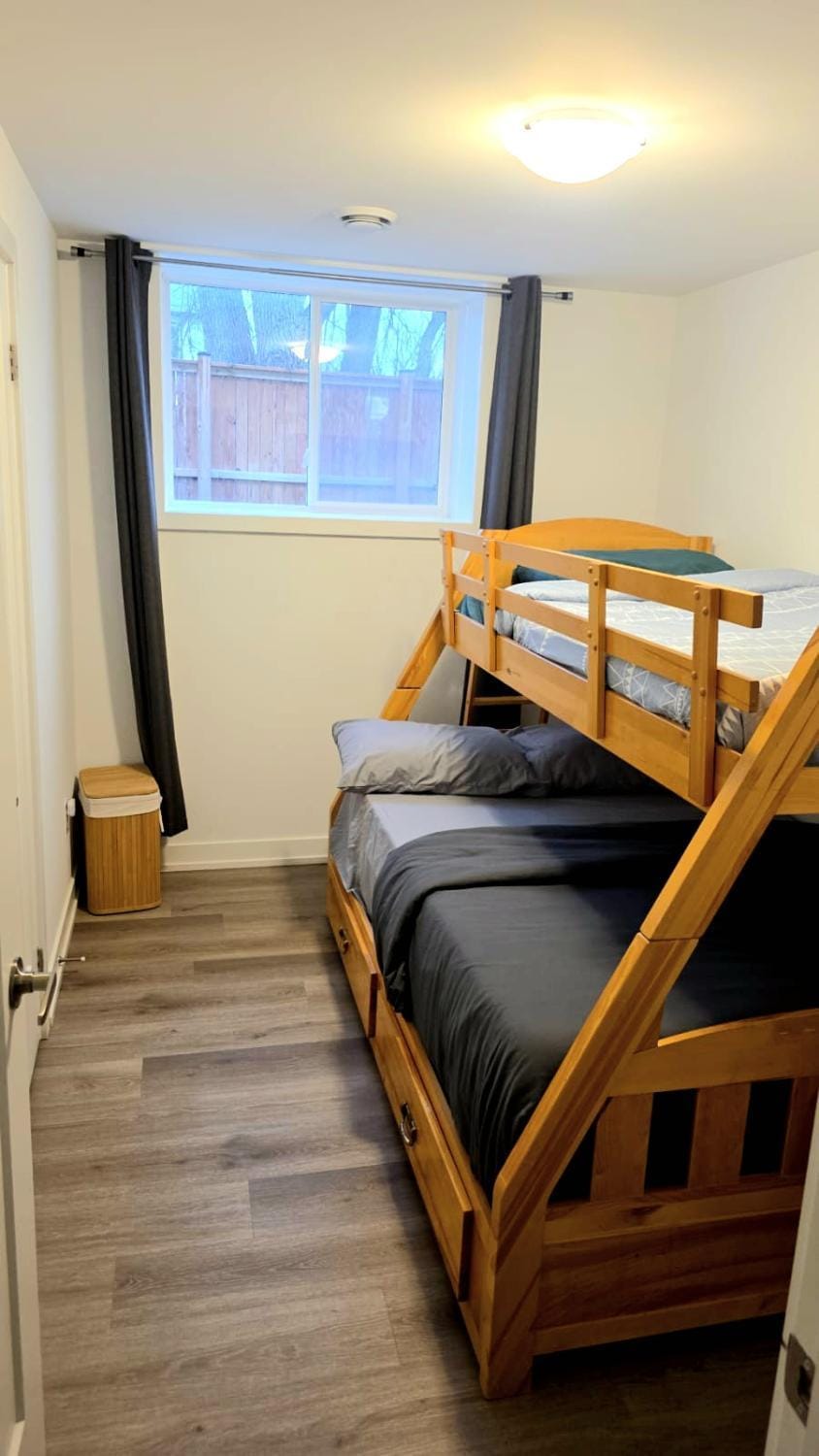 Niagara Escape Crib: 3km from NiagaraFalls House in Niagara Falls