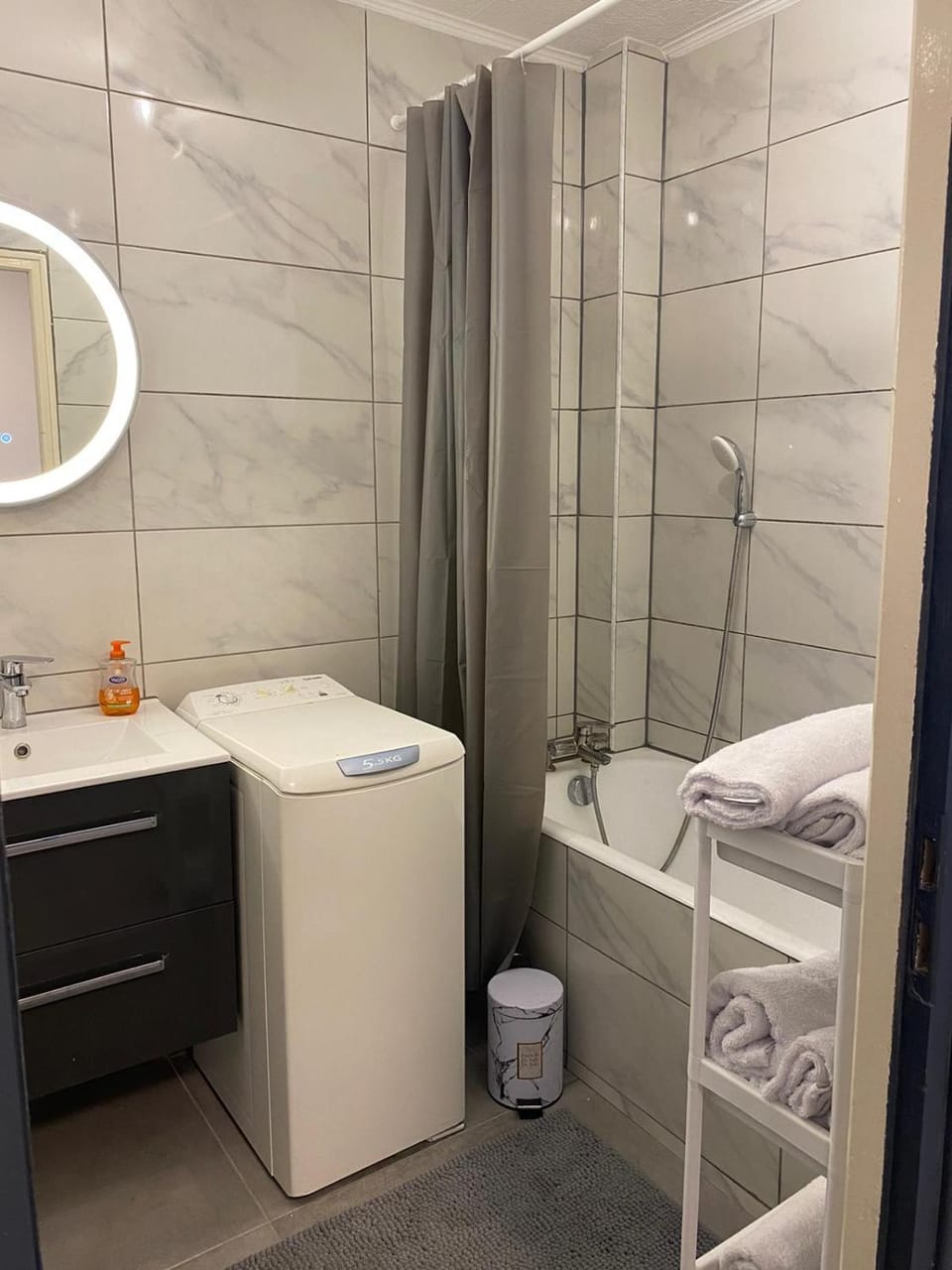 Bathroom, Bath, towels