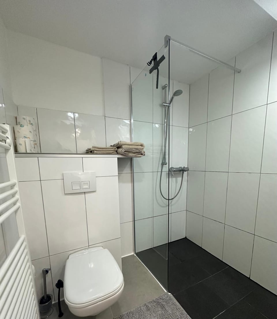 Charmante 2 Zimmer Souterrain Apartment in Hanover