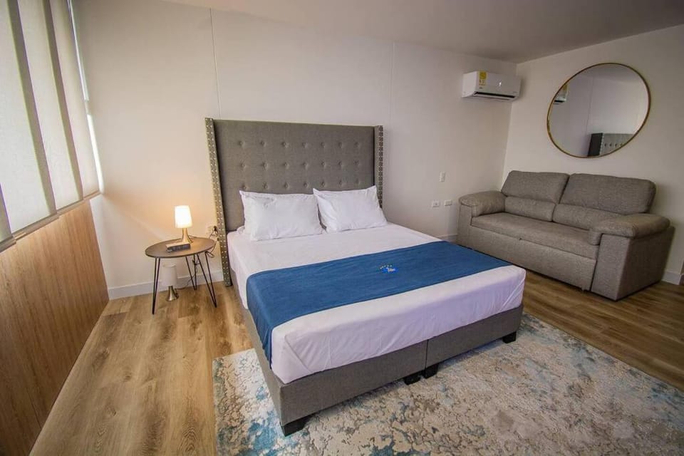 TOP FLOOR Studio Poblado, A/C, Coworking, gym 1416 Apartment in Medellin