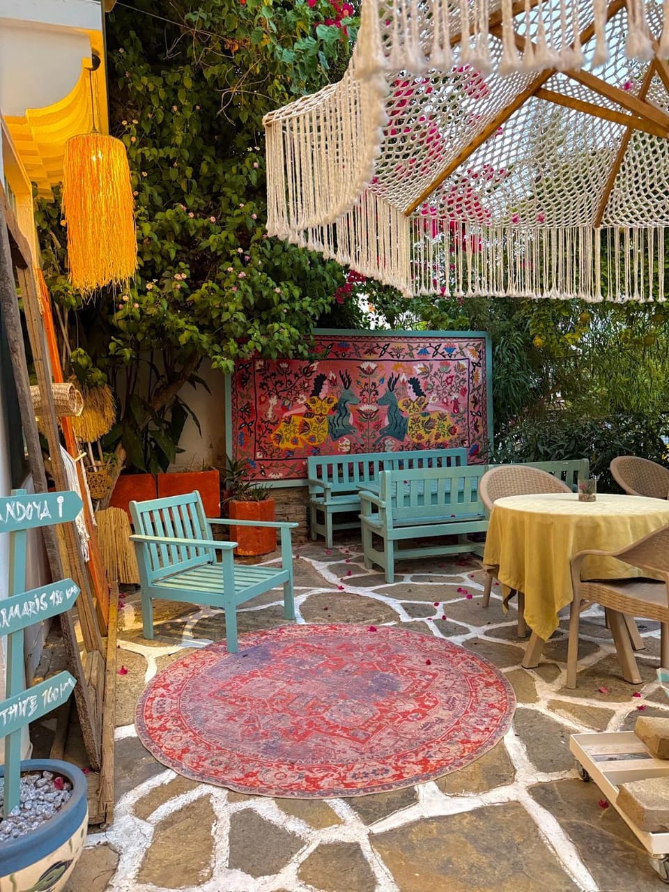 Patio, Garden, Seating area, Dining area, Garden view