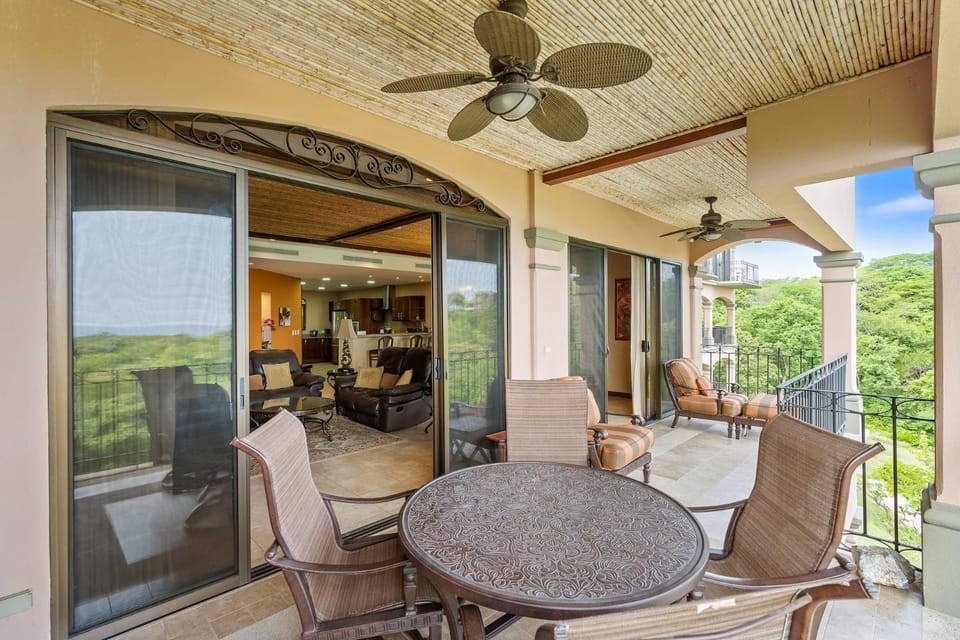 Stunning Luxury Penthouse in Exclusive Beachfront Community with Resort-Style Amenities & Sweeping Views of the Ocean & Golf Course House in Guanacaste Province