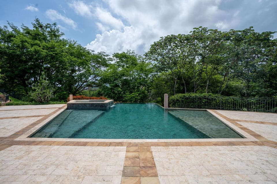 Stunning Luxury Penthouse in Exclusive Beachfront Community with Resort-Style Amenities & Sweeping Views of the Ocean & Golf Course House in Guanacaste Province