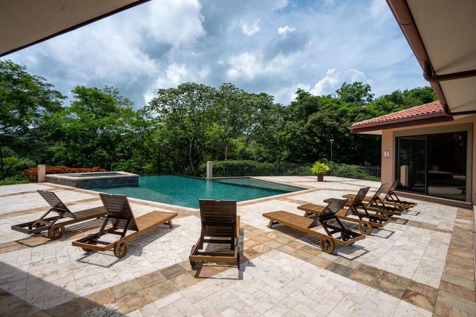 Stunning Luxury Penthouse in Exclusive Beachfront Community with Resort-Style Amenities & Sweeping Views of the Ocean & Golf Course House in Guanacaste Province