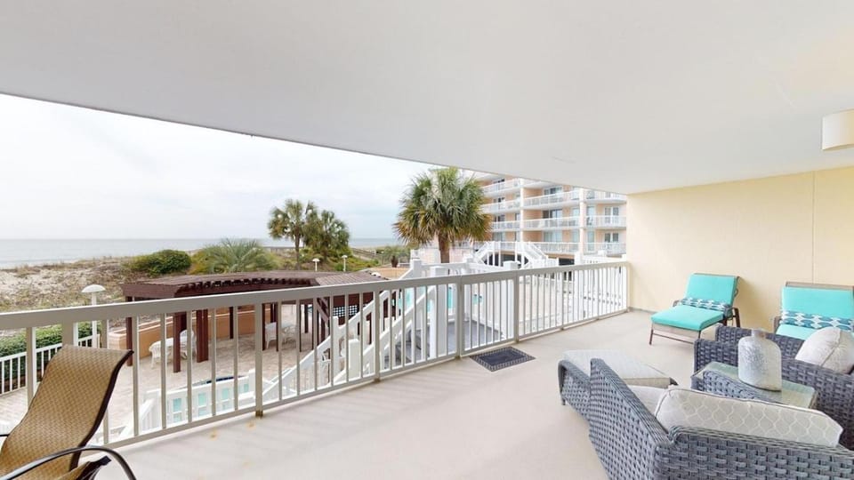 Seaside Bliss Oceanfront 3 Bedroom 3 Bath Condo House in South Carolina