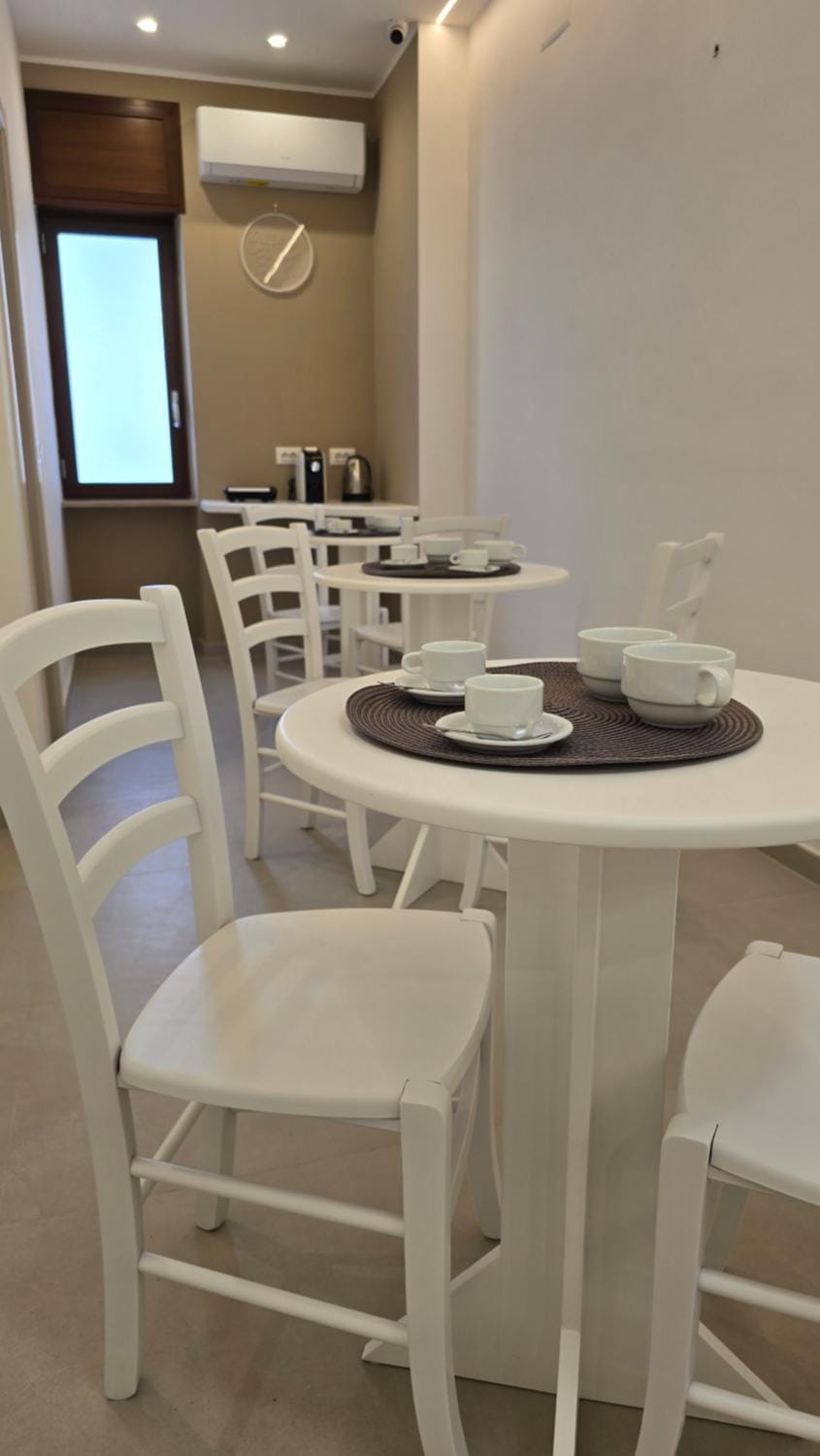 Coffee/tea facilities, Dining area