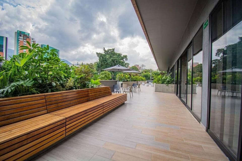 Bright Studio Topfloor A/C, Poblado Coworking1412 Apartment in Medellin