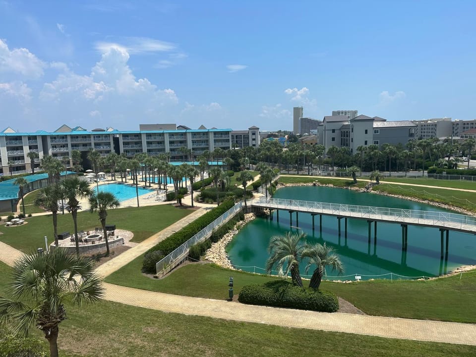 Lake view, Pool view