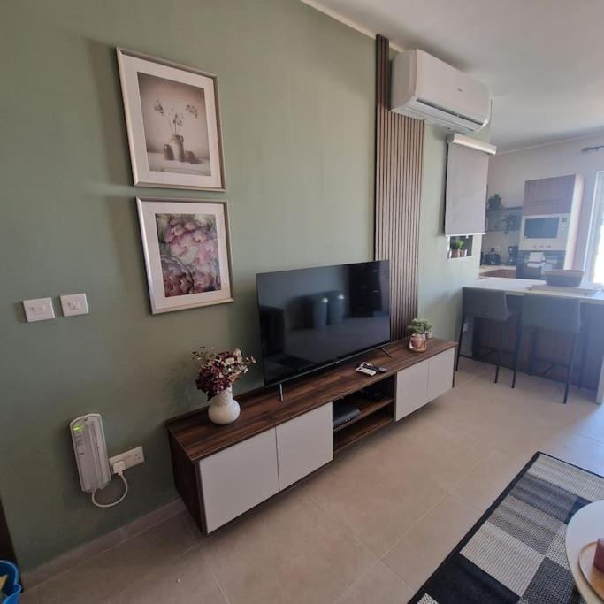 Communal lounge/ TV room, TV and multimedia