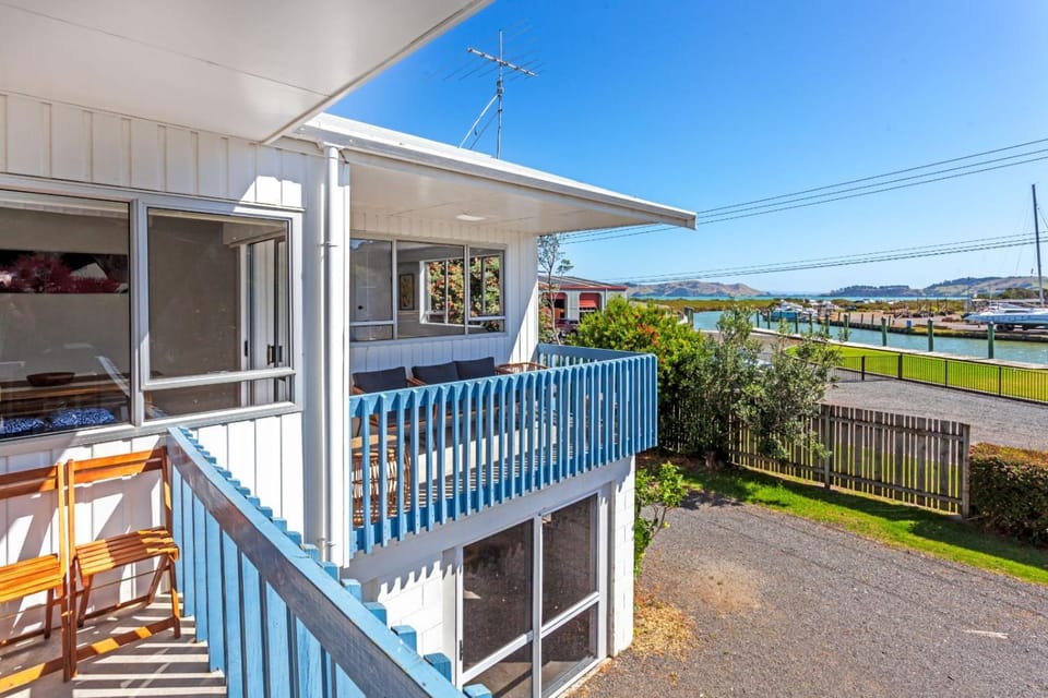 Property building, Patio, Day, Natural landscape, View (from property/room), Balcony/Terrace, Dining area, Lake view, Sea view