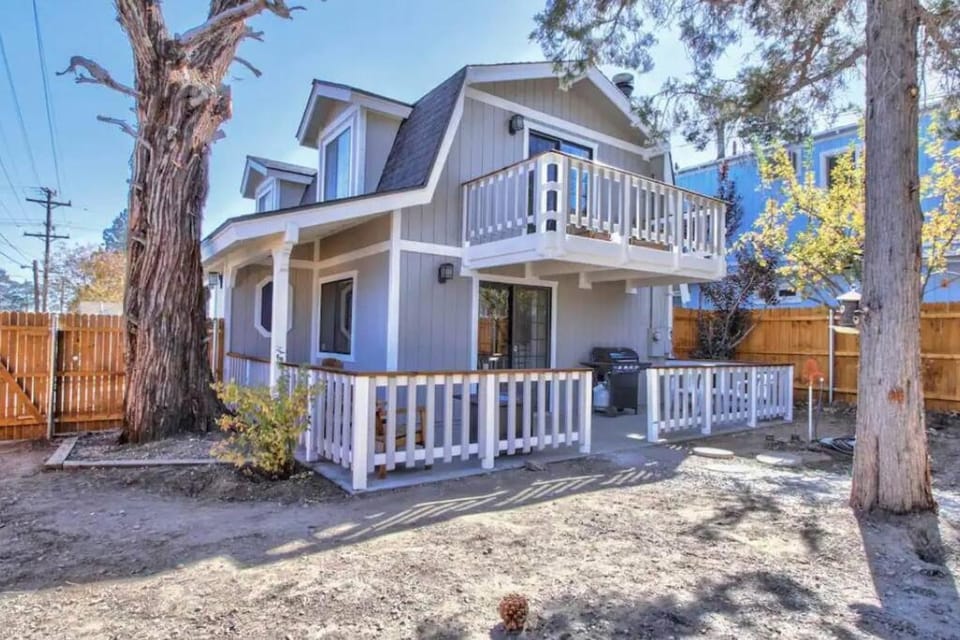 The Raccoon Retreat + Firepit + Spa + BBQ Villa in Southern California