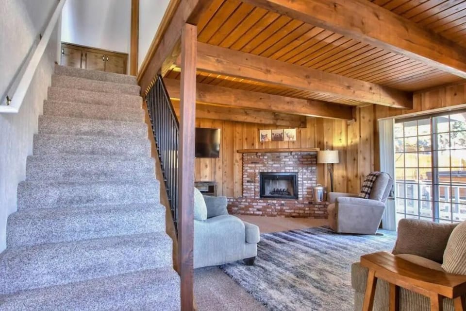 The Raccoon Retreat + Firepit + Spa + BBQ Villa in Southern California