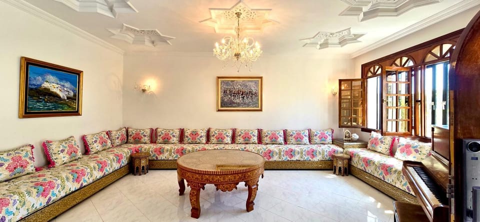 Living room, Seating area, fireplace