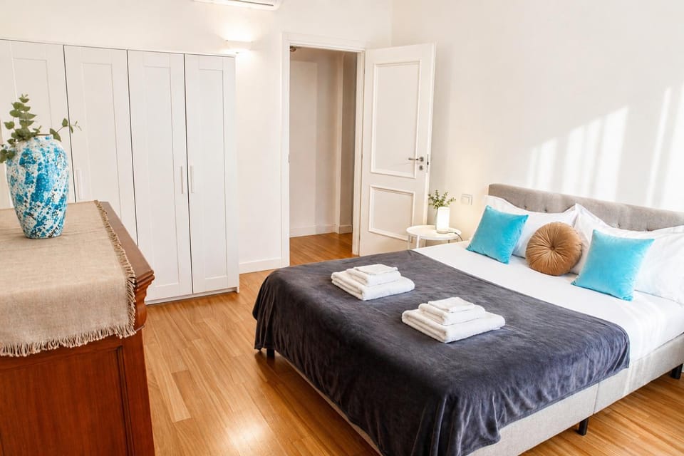 Bed, Photo of the whole room, Bedroom, wardrobe