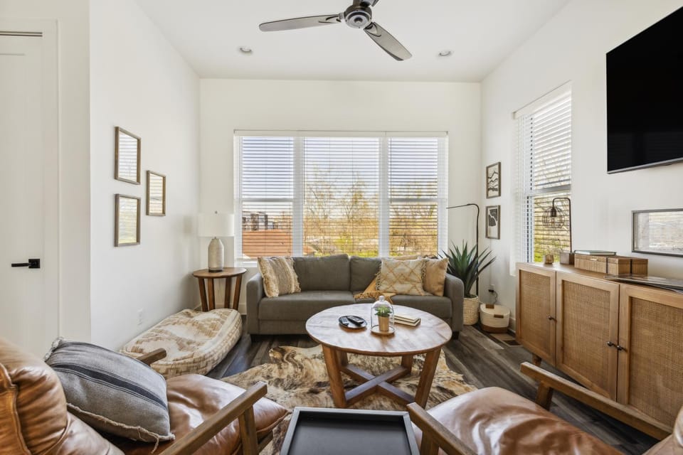 Communal lounge/ TV room, TV and multimedia, Living room, Seating area, fireplace