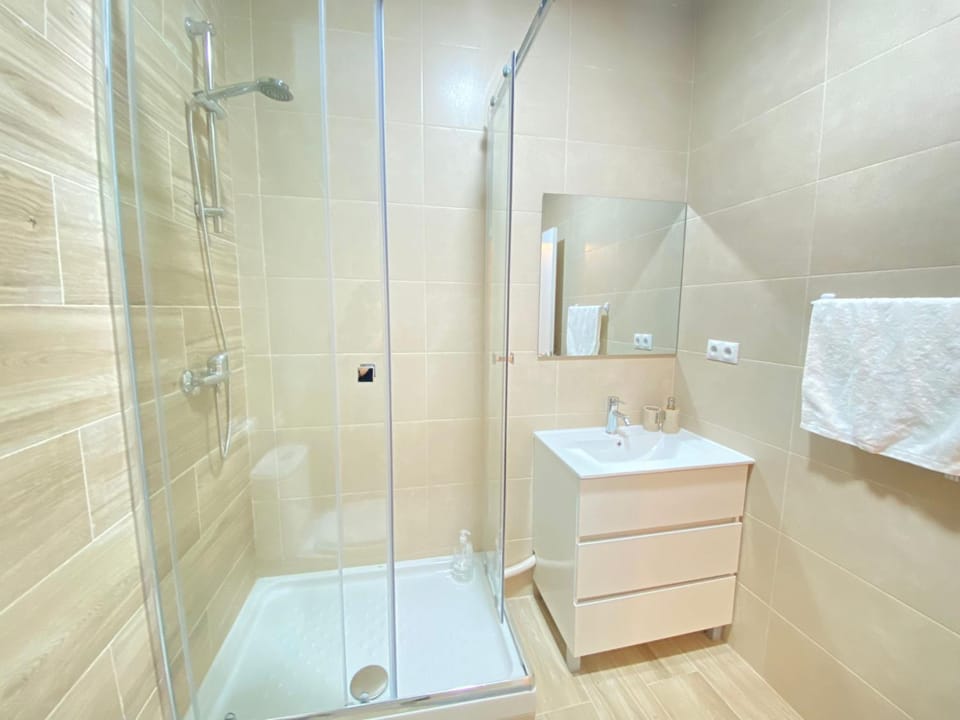 Shower, Bathroom, towels