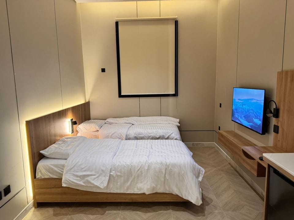 Bed, TV and multimedia, Photo of the whole room, Bedroom, hair dresser, wardrobe