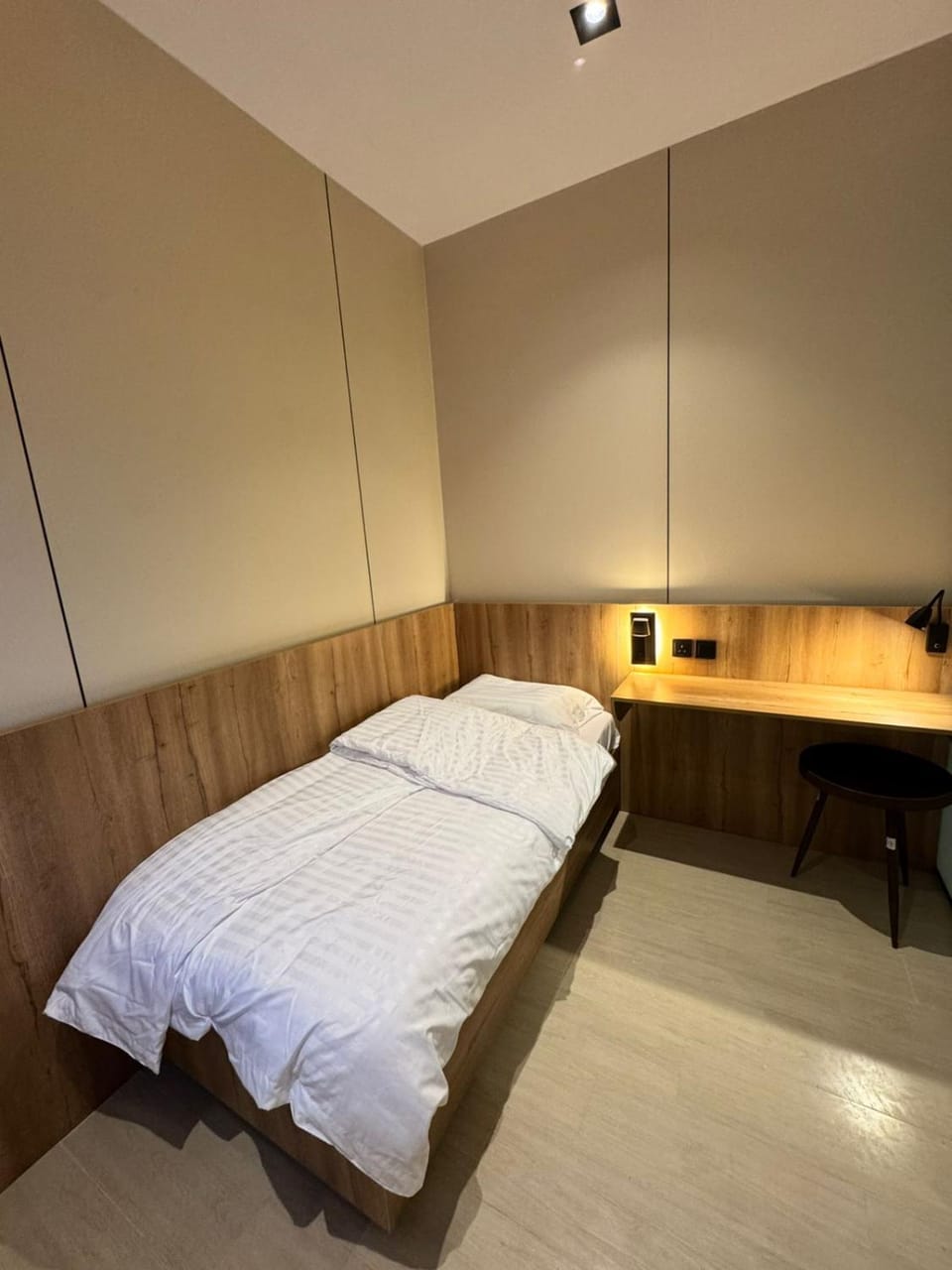Bed, Kitchen or kitchenette, Photo of the whole room, Bedroom, hair dresser