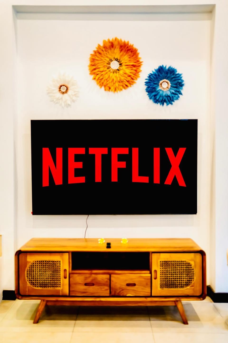 TV and multimedia, Living room, Seating area, Evening entertainment