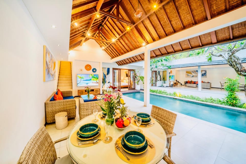 Patio, Restaurant/places to eat, Food and drinks, Food, Pool view, Swimming pool, Swimming pool, sunbed
