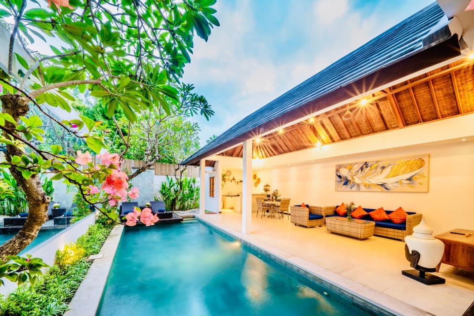 Patio, Day, Garden, Garden view, Pool view, Swimming pool, Swimming pool, sunbed