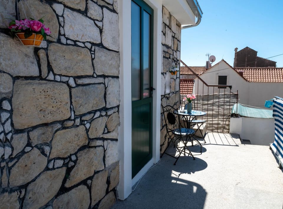 Patio, Day, Balcony/Terrace, Seating area