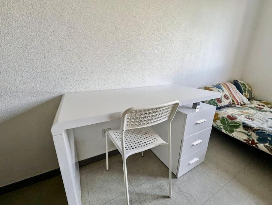 Pratique, Proche Gare & Petit Prix avec Parking Apartment in Grenoble