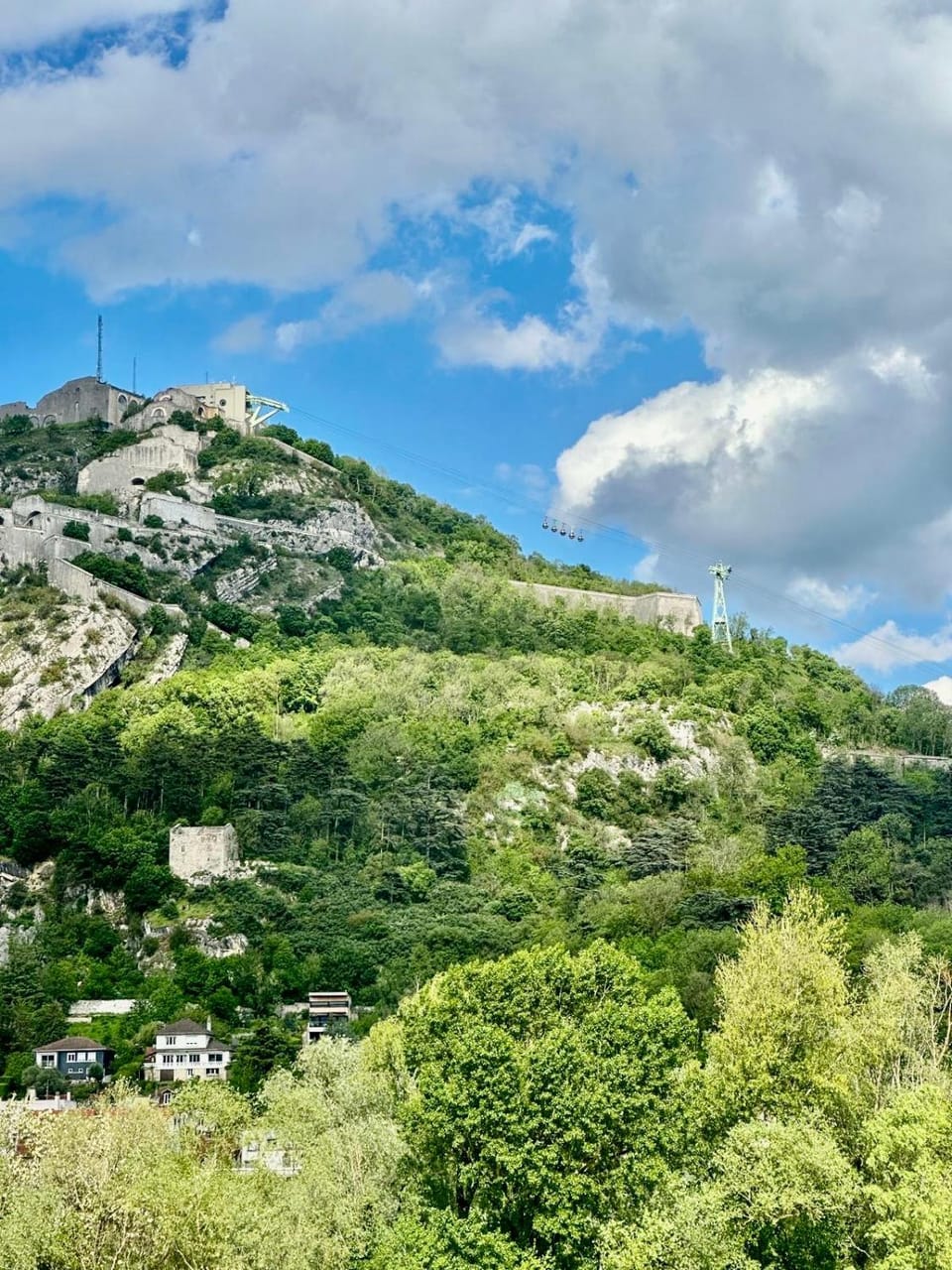 Pratique, Proche Gare & Petit Prix avec Parking Apartment in Grenoble