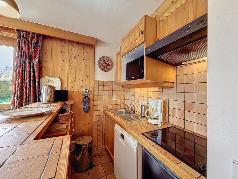 Appartement Mont Blanc : 2 chambres, terrasse, parking et équipements modernes - FR-1-560-131 Apartment in Combloux