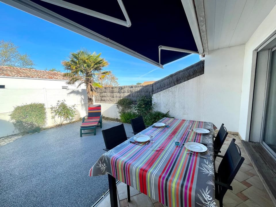 Maison Cosy Type 2 avec Patio Paisible, Proche Centre et Commerces – 3 Couchages - FR-1-231-322 House in Pays de la Loire