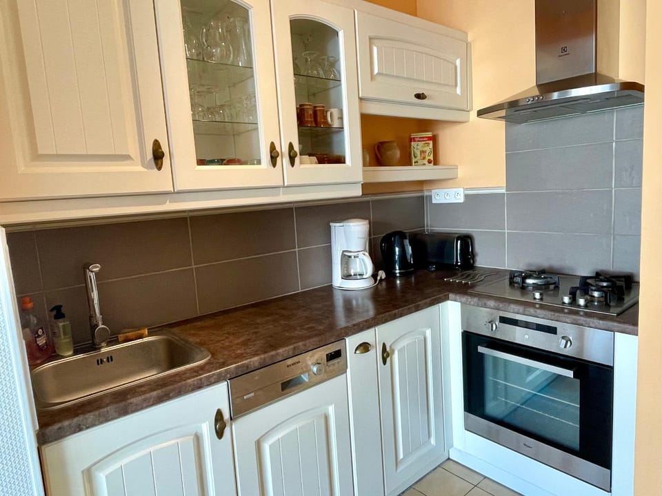 Maison Cosy Type 2 avec Patio Paisible, Proche Centre et Commerces – 3 Couchages - FR-1-231-322 House in Pays de la Loire