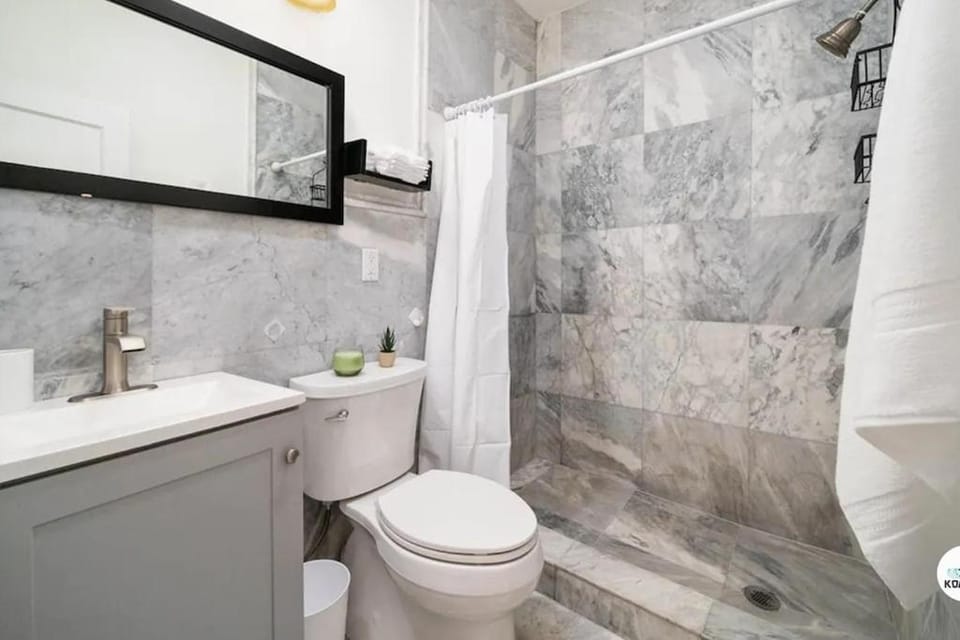 Waterside Studio w/ King bed - Hollywood Apartment in Hollywood Beach