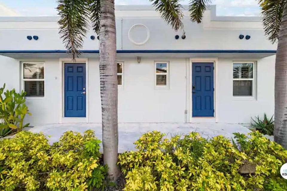 Waterside Studio w/ King bed - Hollywood Apartment in Hollywood Beach