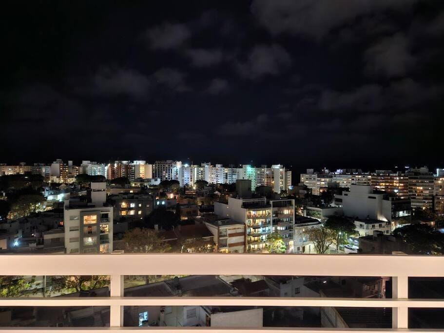 Fantastic spot: Studio w/parking 2 blocks to World Trade Center, 3 to beach Apartment in Montevideo Department, Uruguay