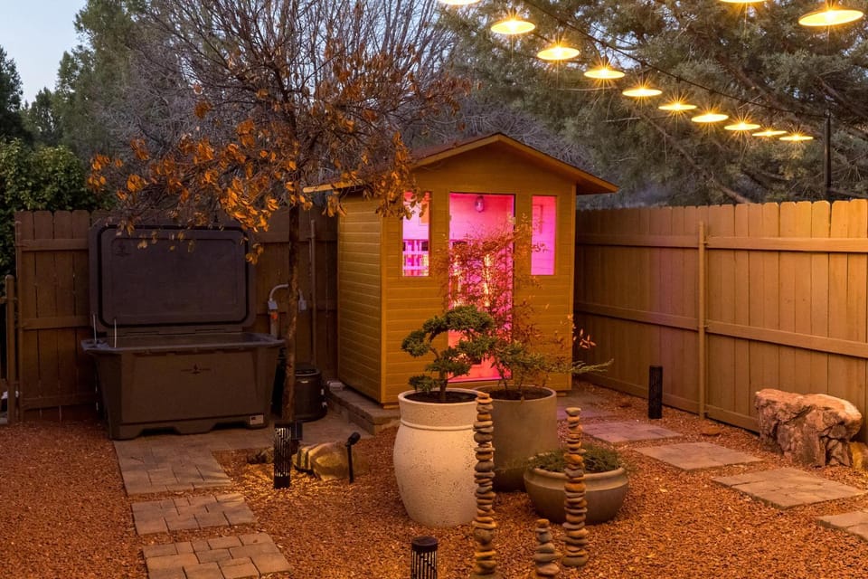 Mammoth Rock Splendor Family Home-Close to town, Huge Spa & Game Room House in Sedona