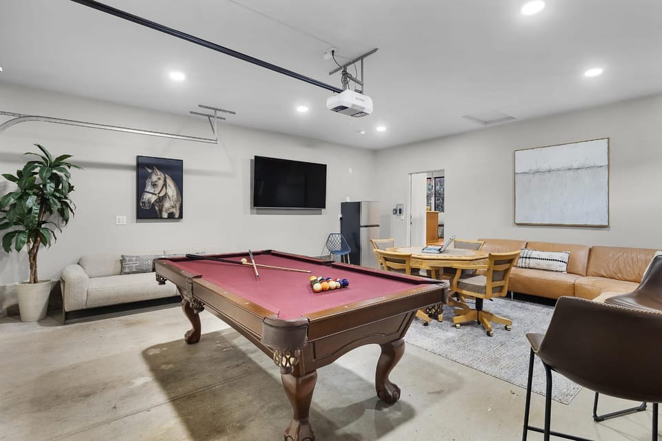 Mammoth Rock Splendor Family Home-Close to town, Huge Spa & Game Room House in Sedona