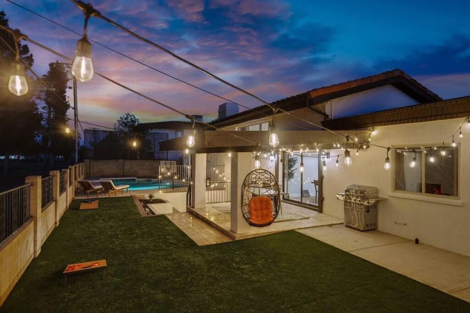 HUGE Golf course Family home-FREE Heated Pool-Theater-Gym House in Tempe